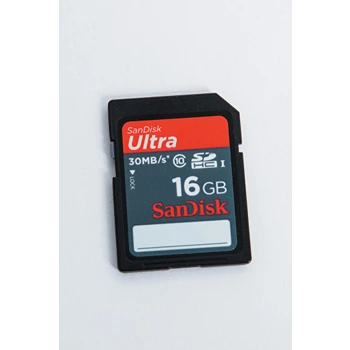 digital-camera-memory-card (39)-1565317-27922.webp
